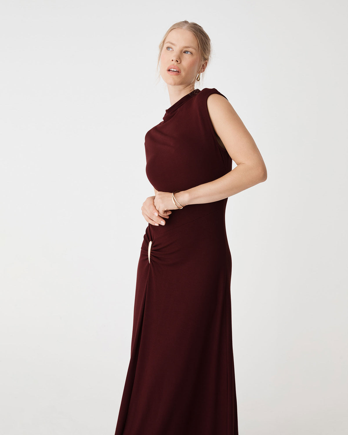 Laurel Ruched Dress in plum — side view