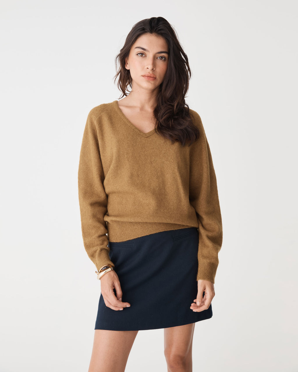 Octavia V-Neck Jumper in gold — close-up view