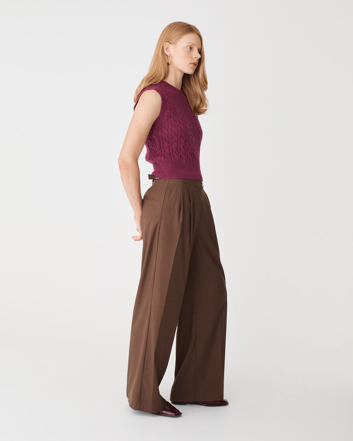 Frankie Sleeveless Cable Knit in berry — side view