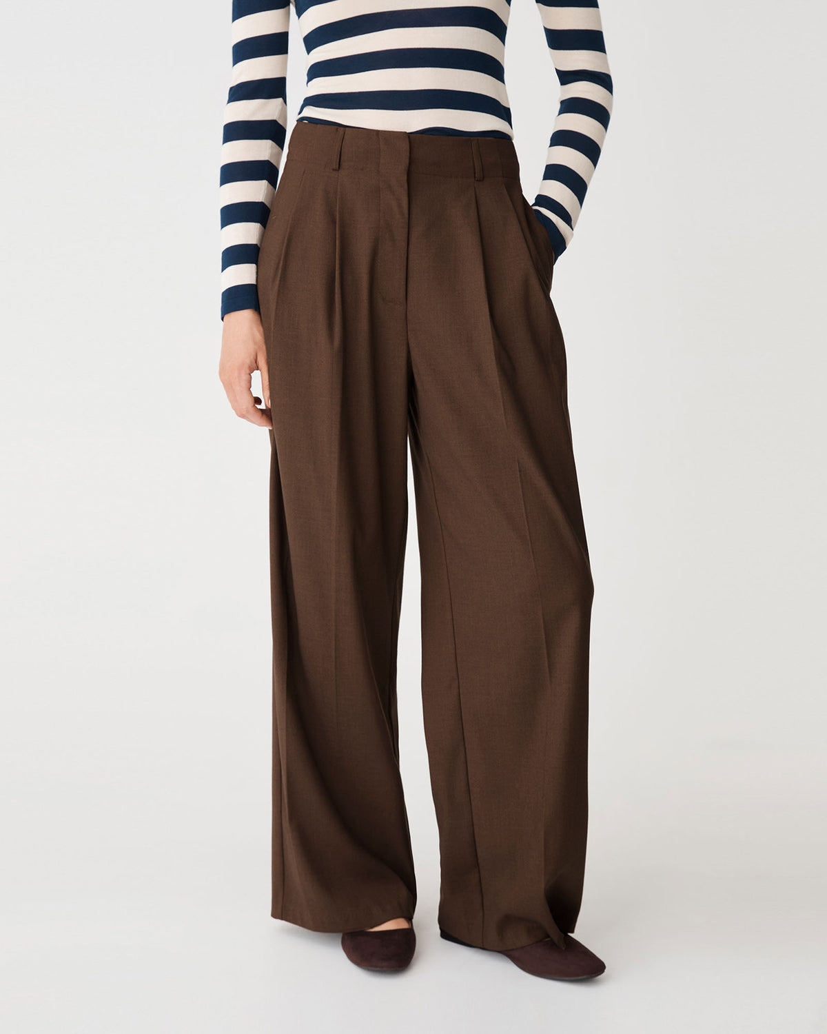 Milan 2 Adjustable Waist Pants in chocolate — close-up view