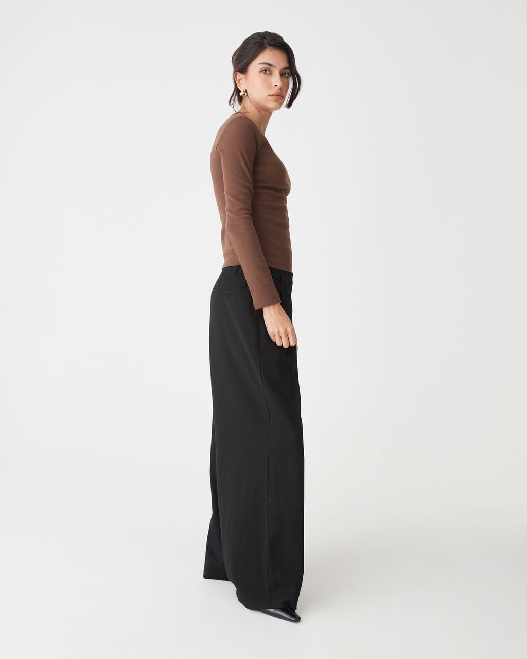 Arden Mid Rise Pleated Pants in black — side view