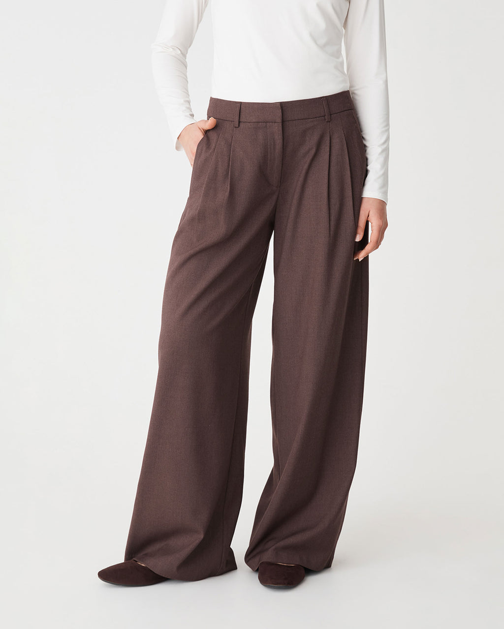 Arden Mid Rise Pleated Pants in dark mocha — close-up view 2