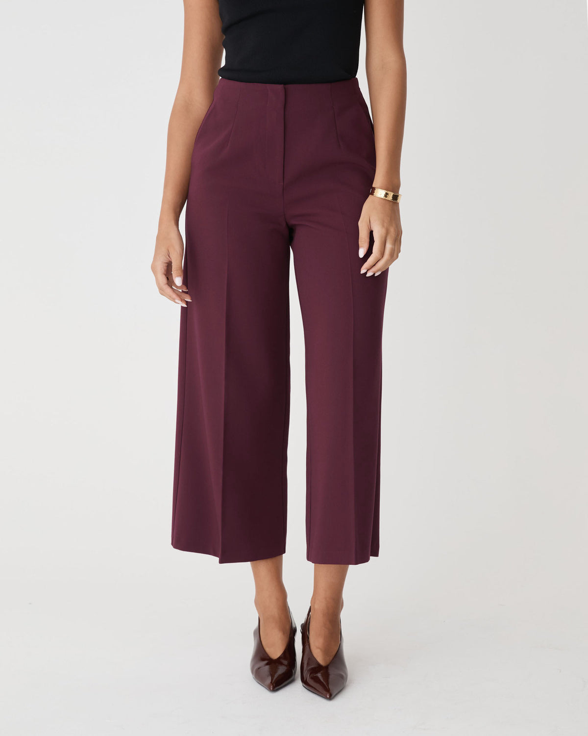 Nikki Culotte Trousers in bordeaux — close-up view