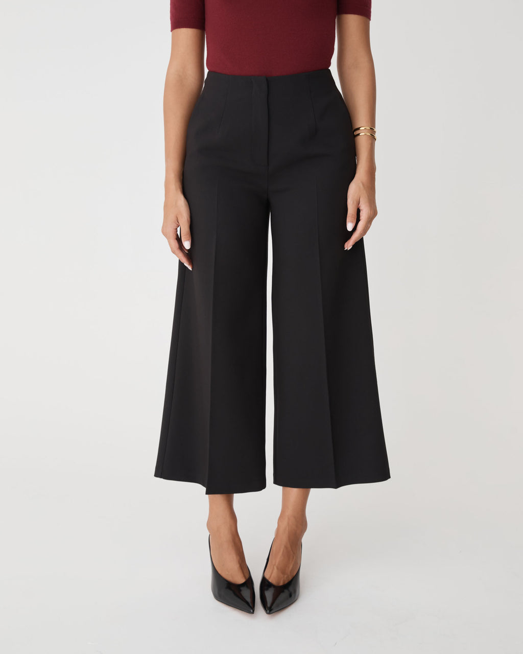 Nikki Culotte Trousers in black — close-up view