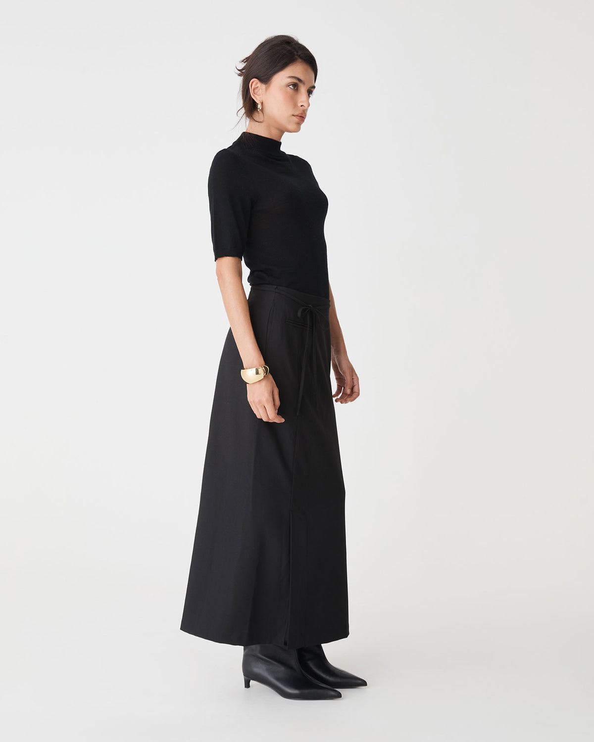 Greta Column Skirt in black — side view