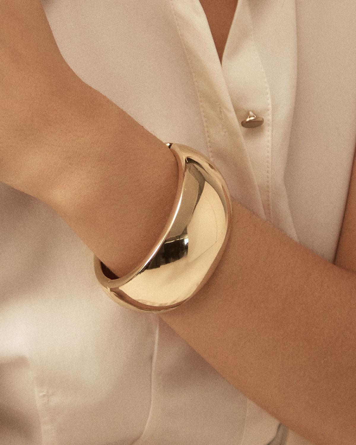 Valeria Statement Bangle in gold — side view