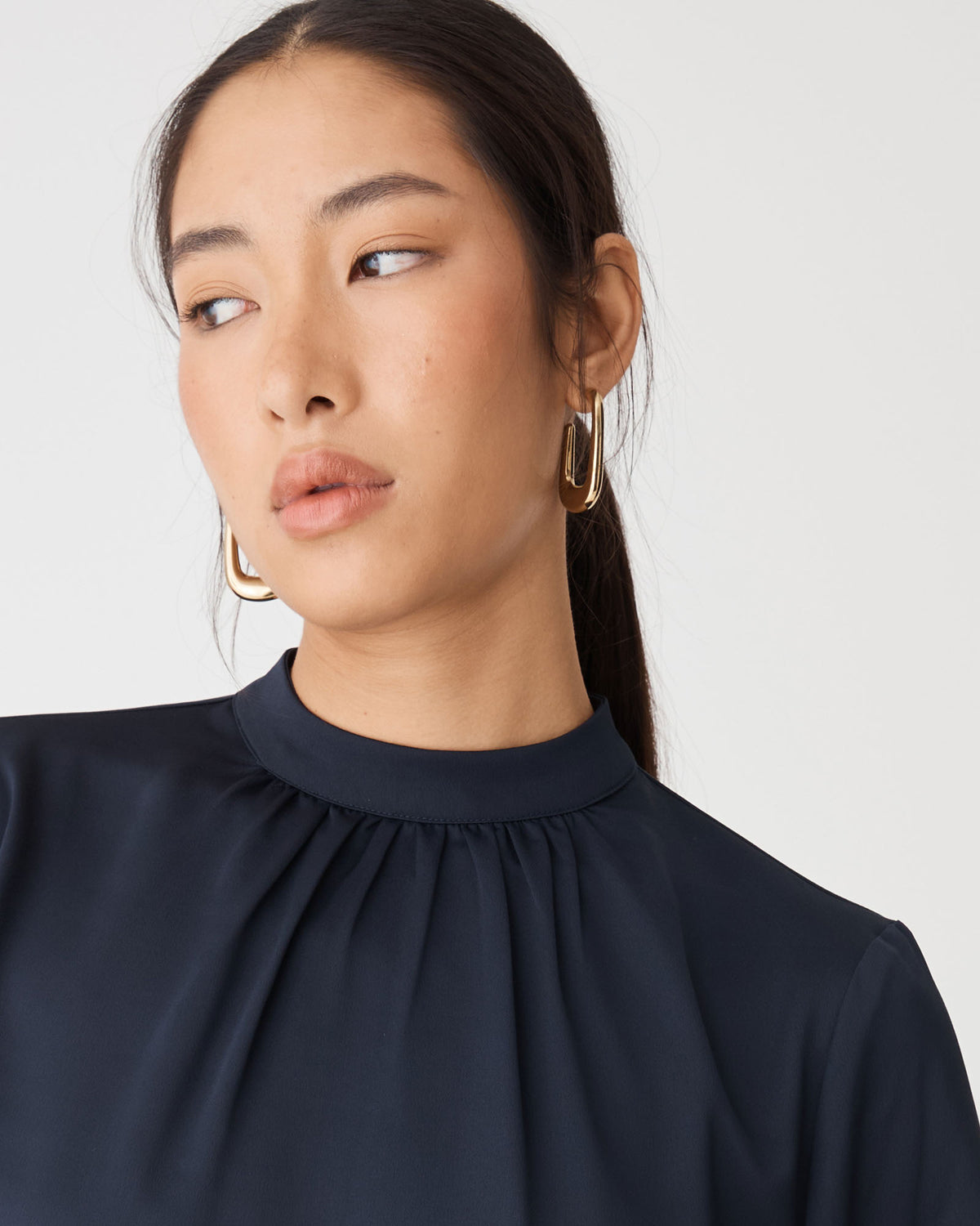 Mila Loop Earrings in gold — fabric detail 3