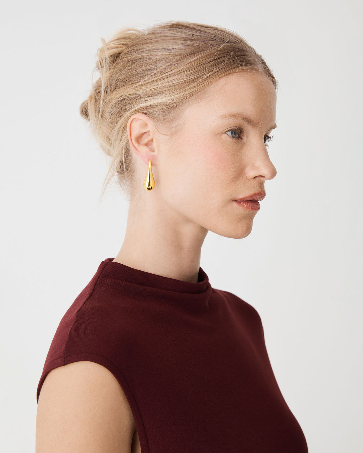 Ula Drop Earrings in gold — fabric detail 3
