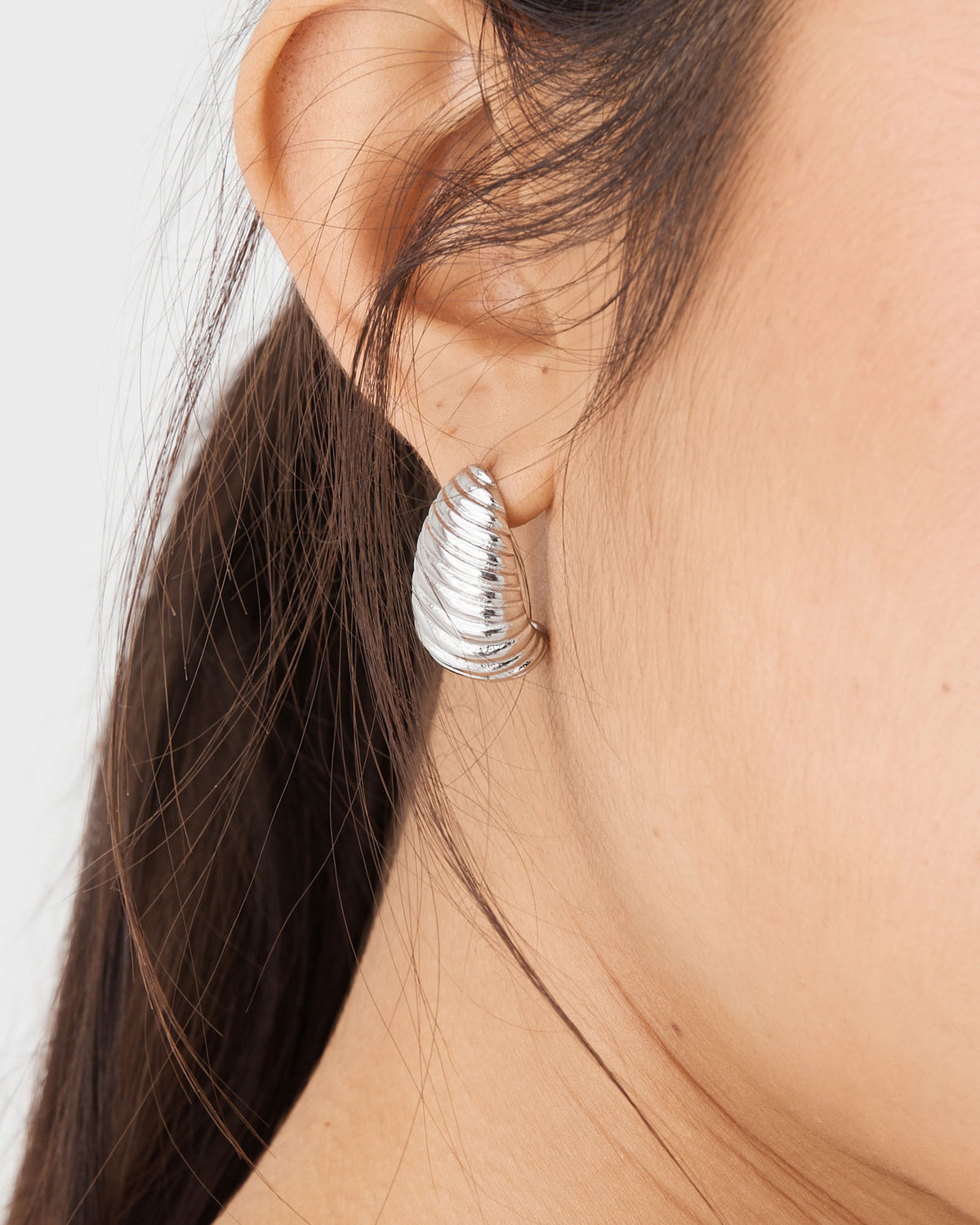 Nora Ribbed Earrings in silver — fabric detail 2