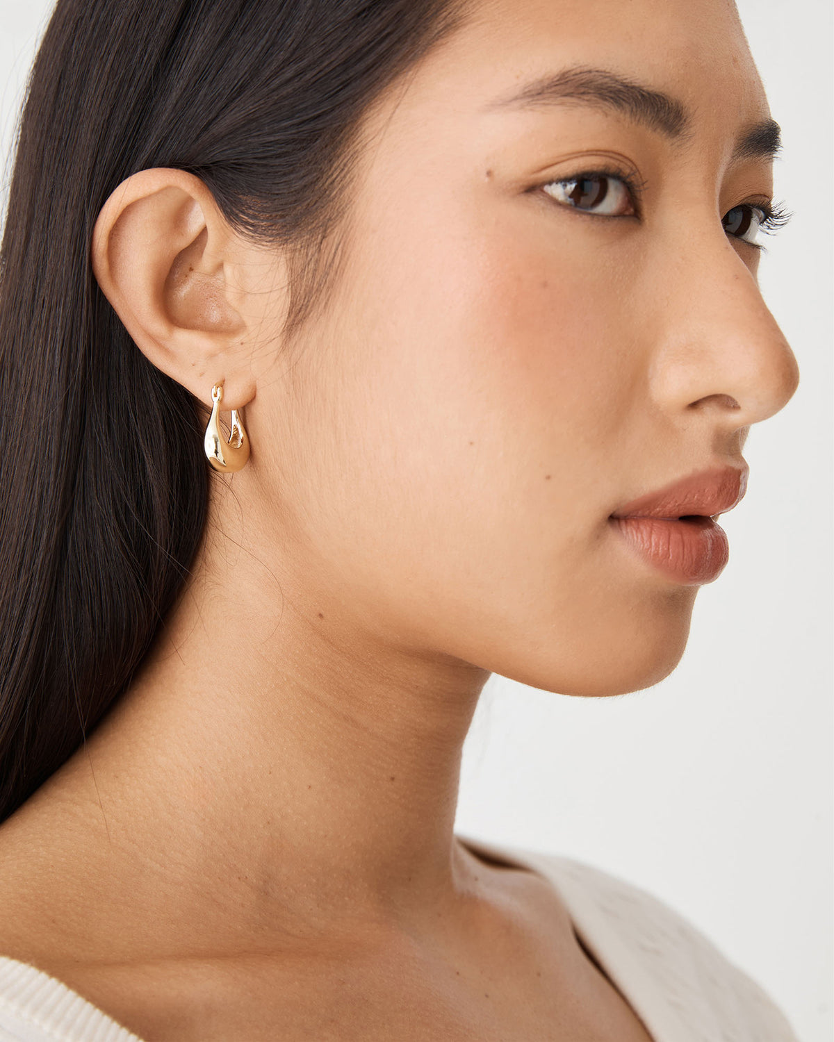 Mariana Hoop Earrings in gold — fabric detail 2