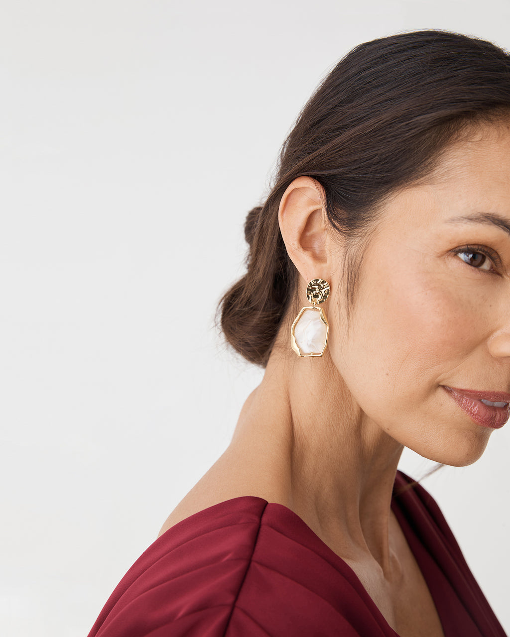 Marbel Gold Earrings in gold — fabric detail 2