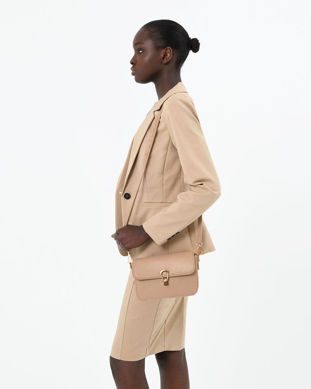 Everlina 2 Strap Bag in nude — side view