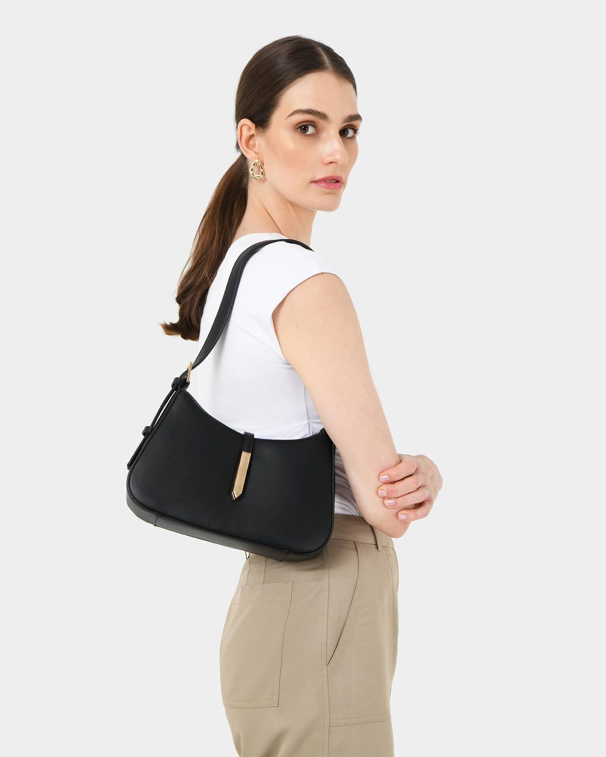 Jessica Shoulder Bag in black — close-up view