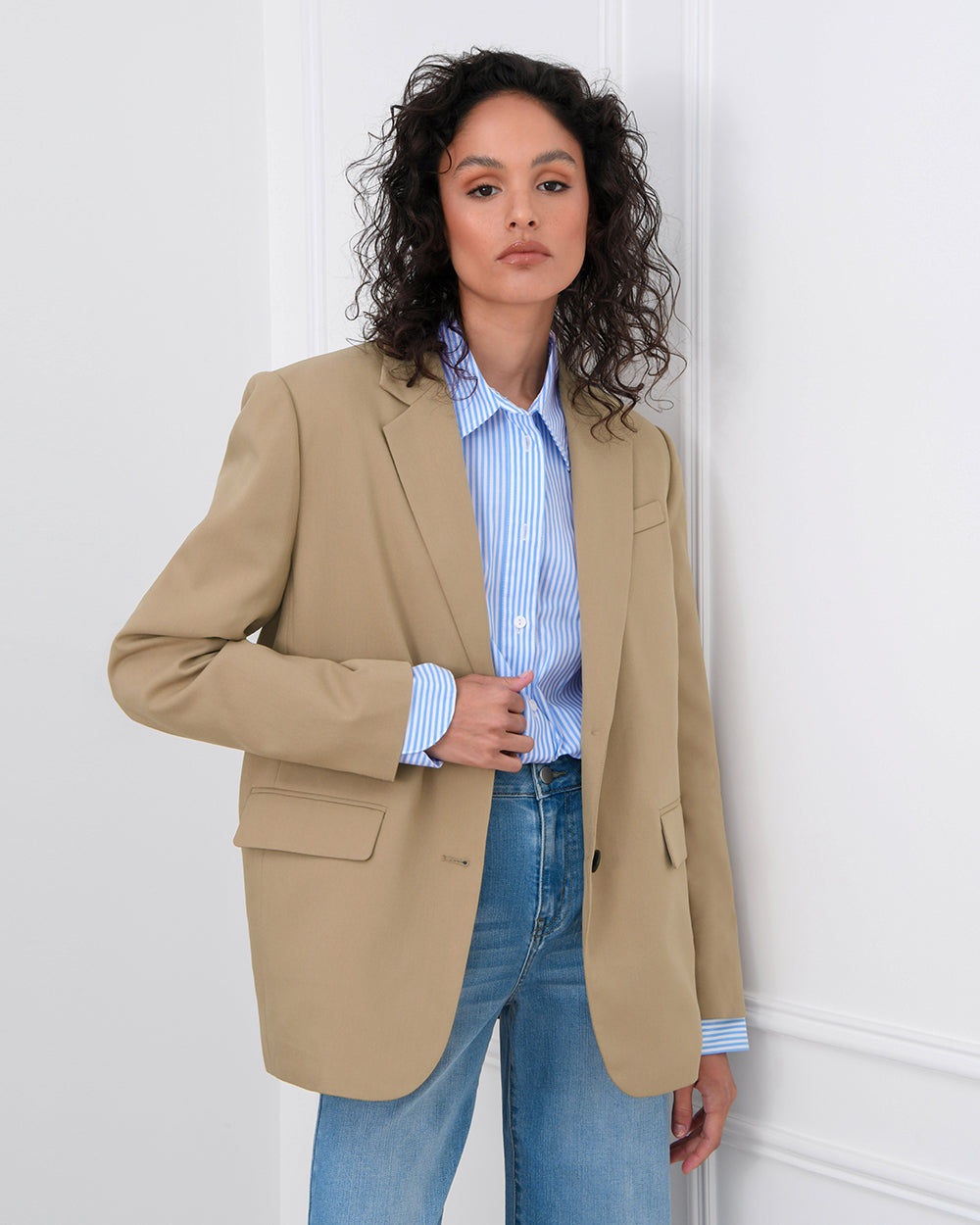 Star Relax Fit Blazer in beige — close-up view 2