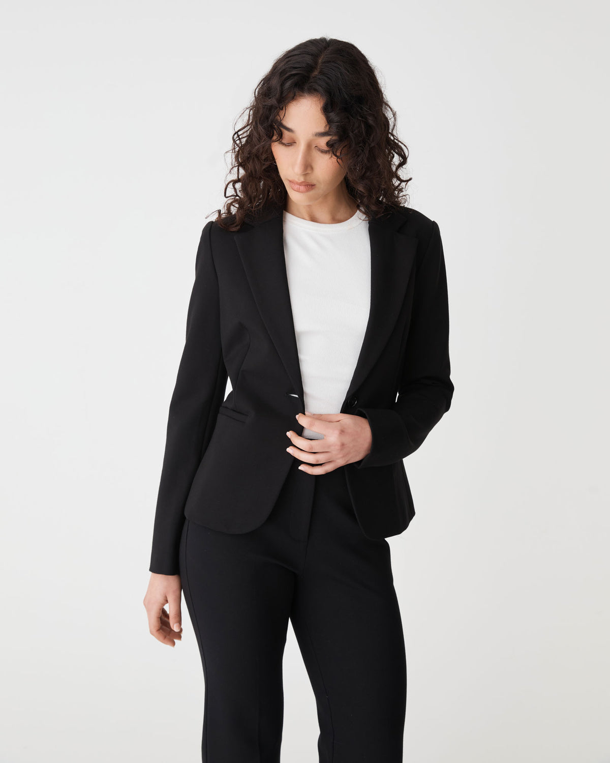 Sutton Single Breasted Blazer in black — close-up view