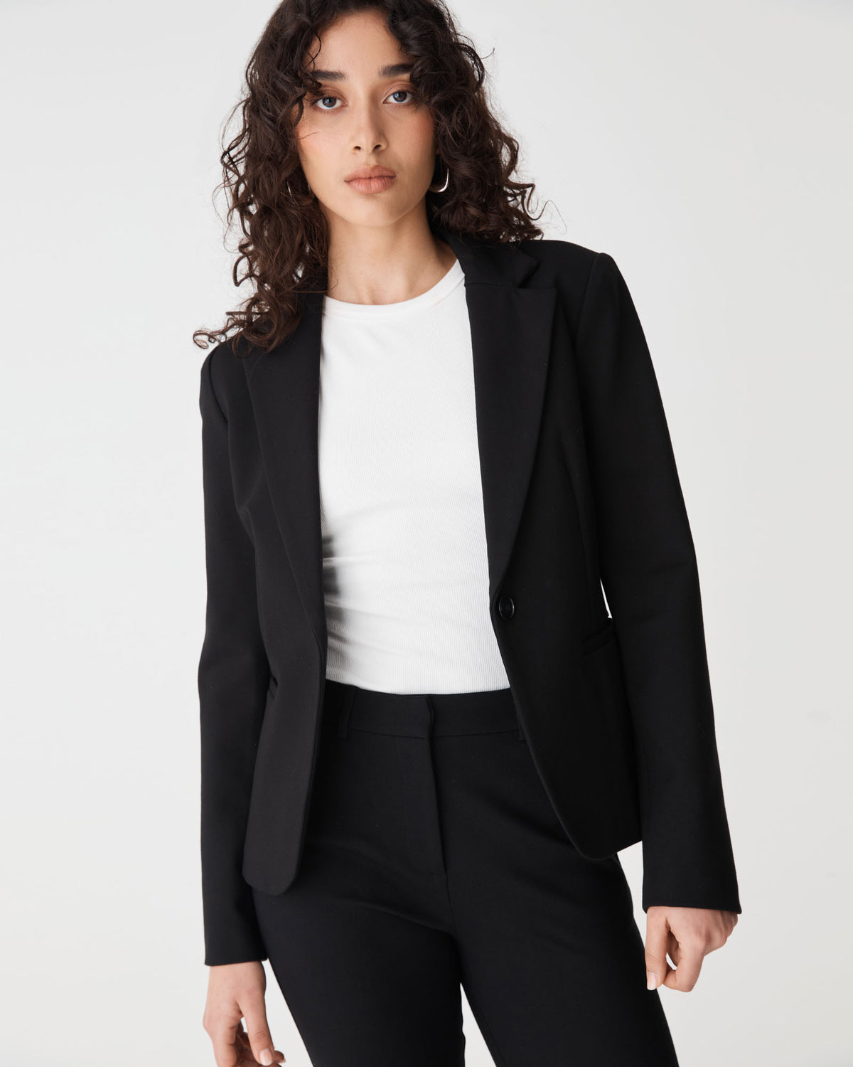 Sutton Single Breasted Blazer in black — close-up view 2