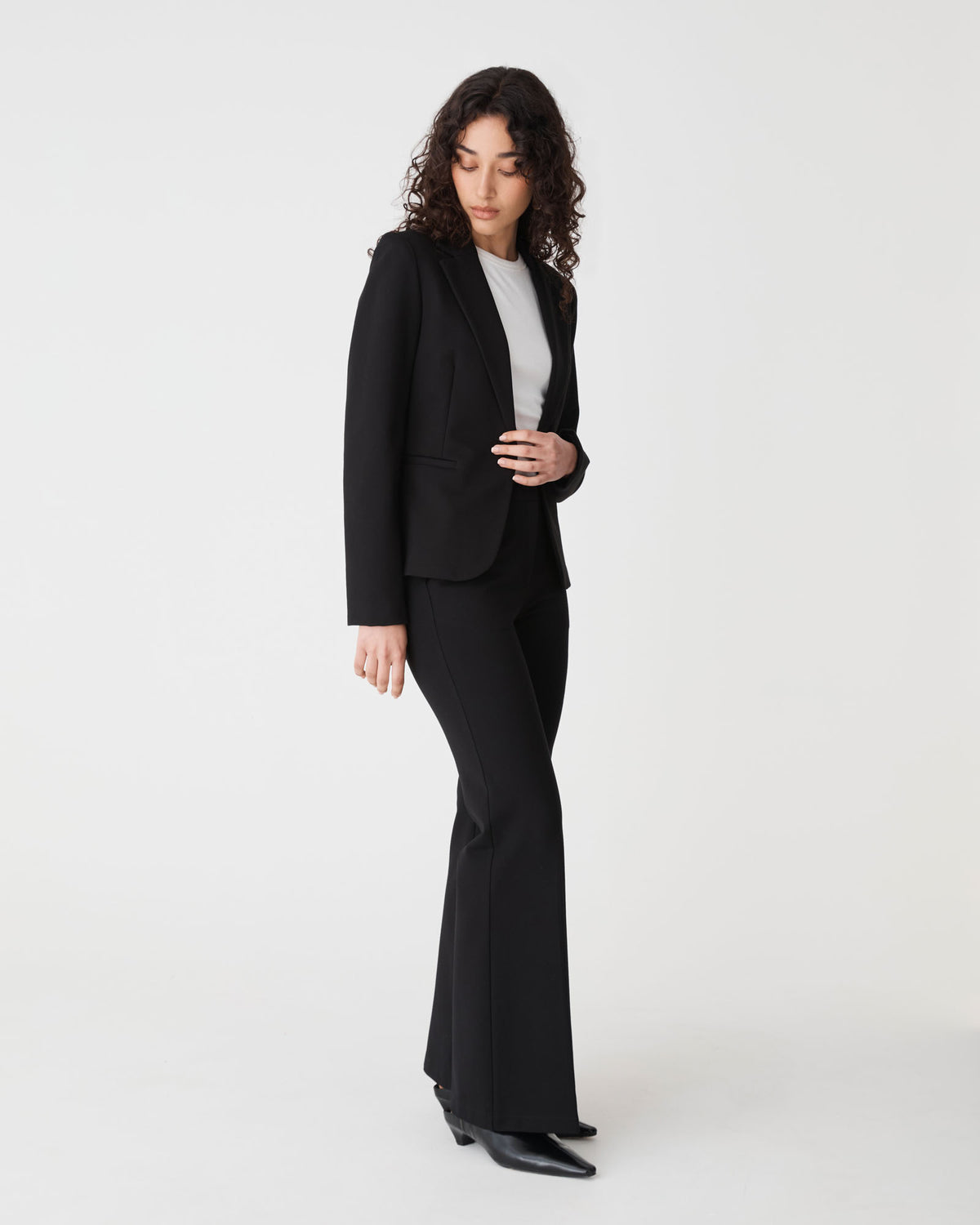Sutton Single Breasted Blazer in black — side view