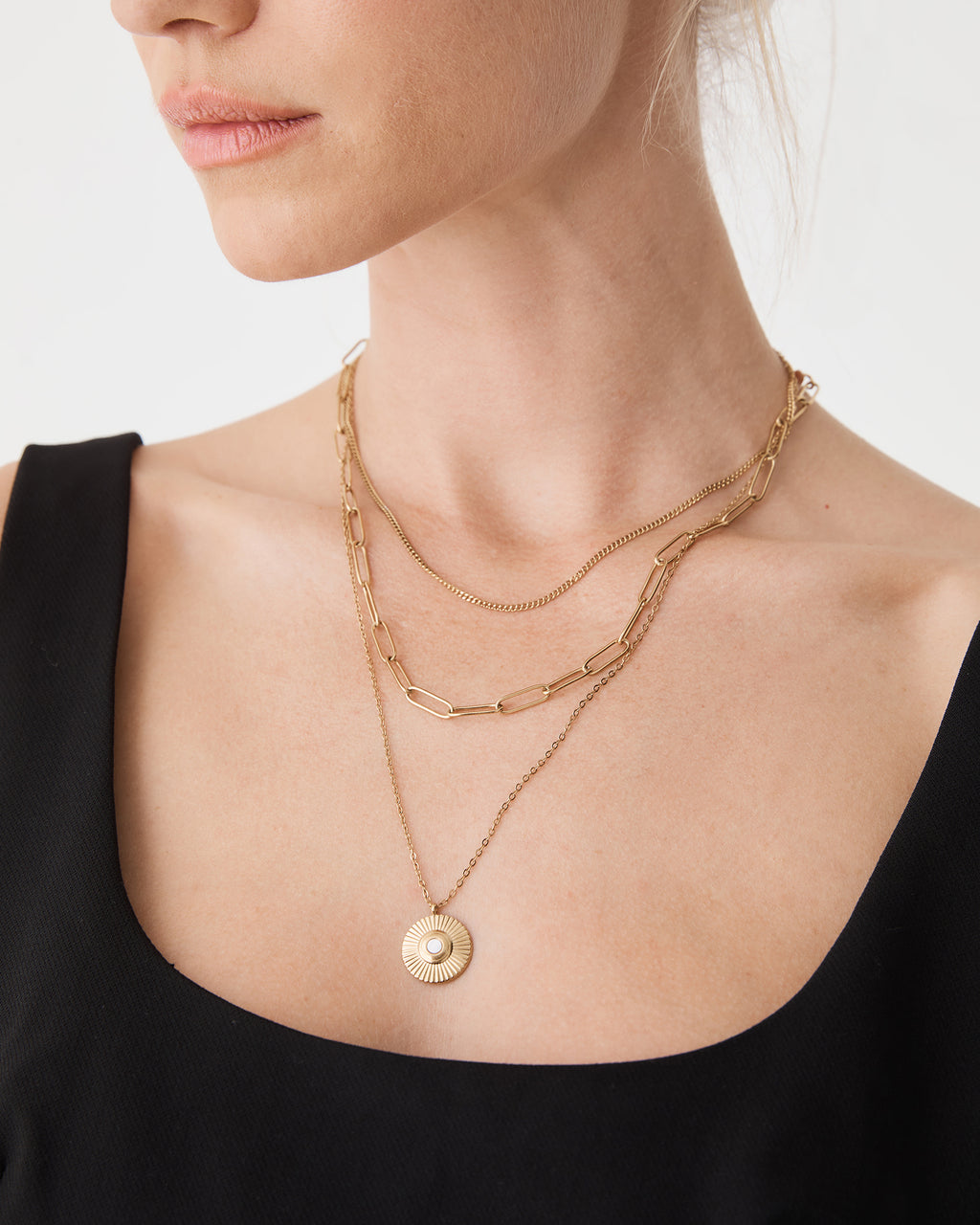 Soltice Layered Necklace in gold — fabric detail 3