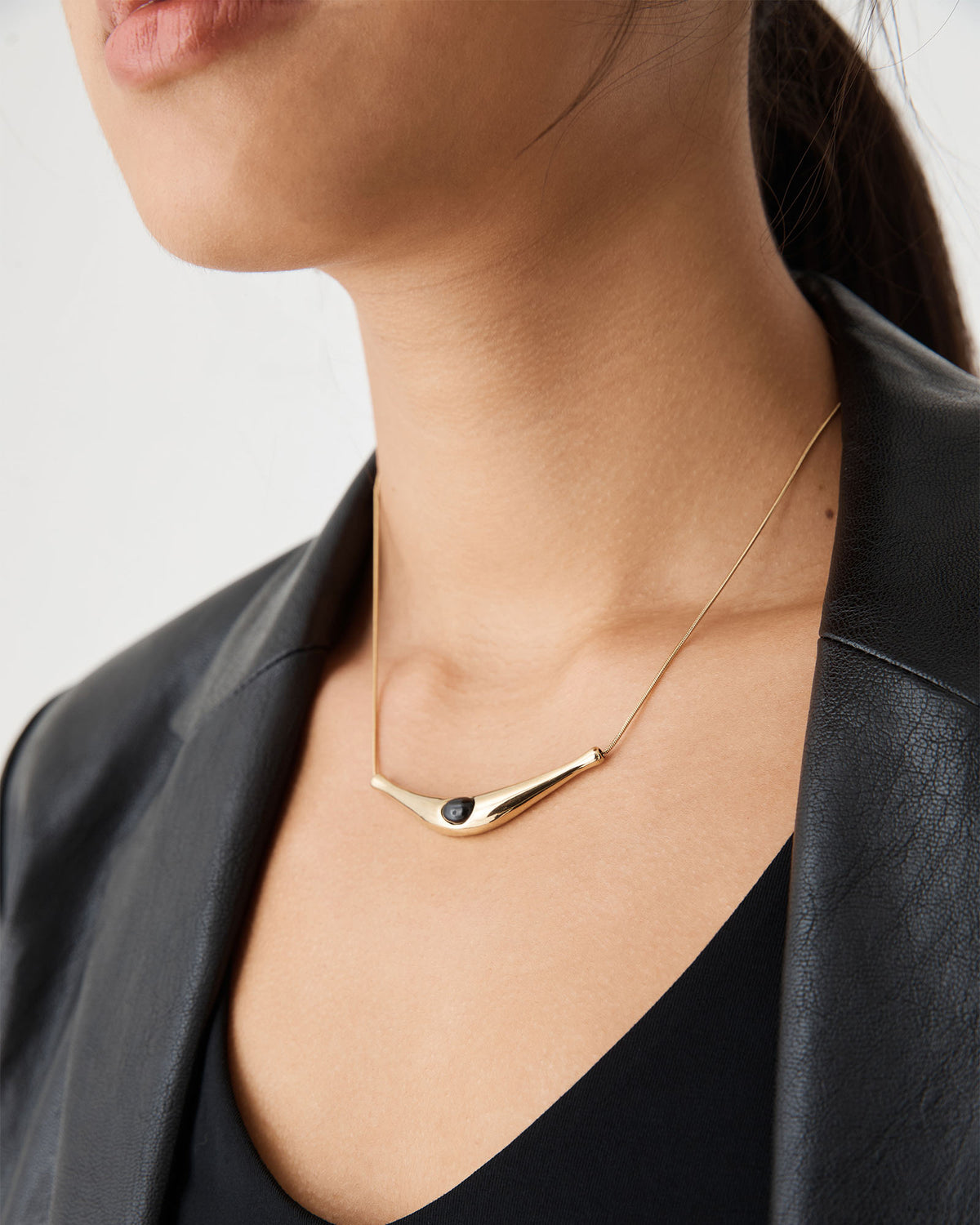 Aria Eclipse Necklace in gold — view 2