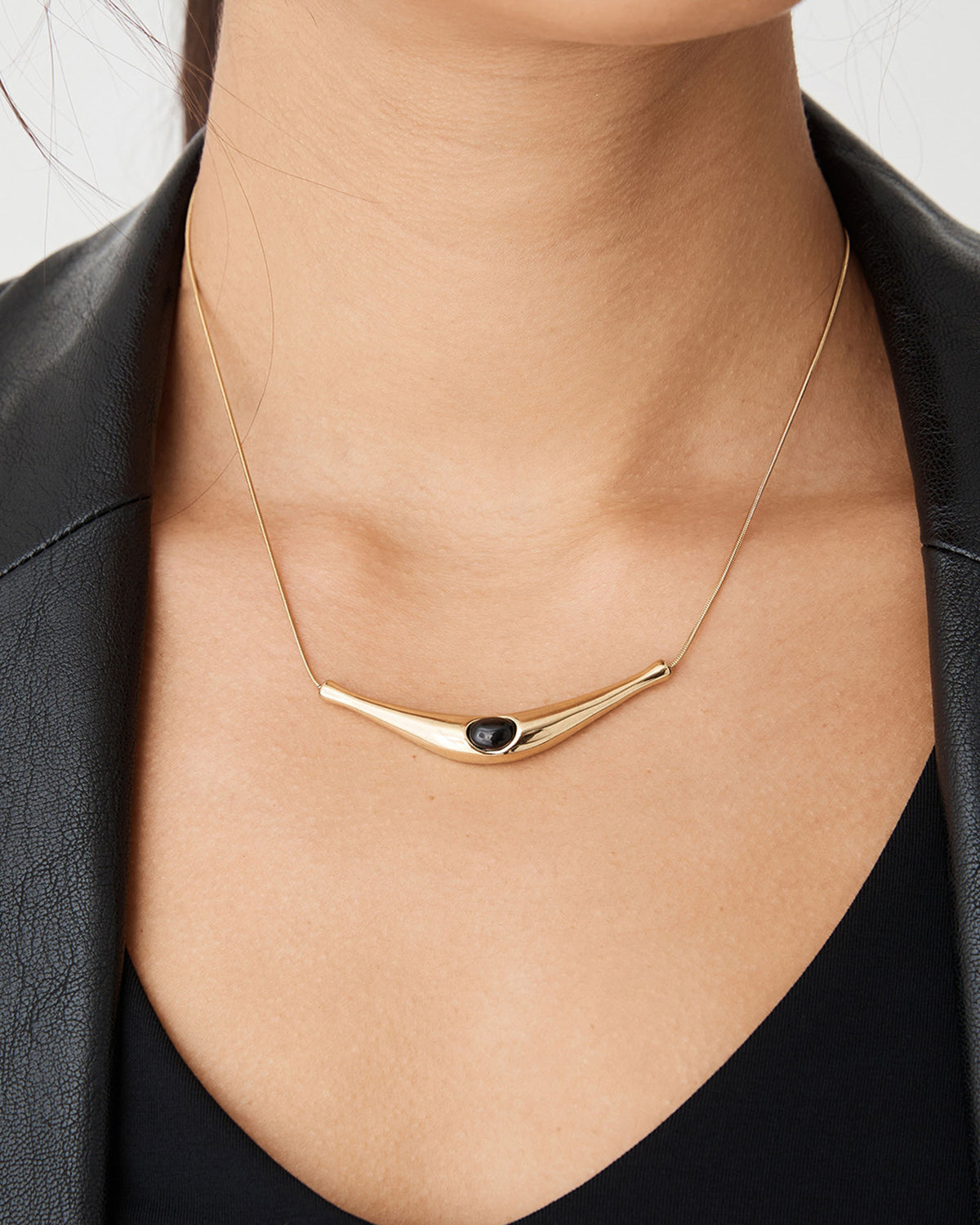 Aria Eclipse Necklace in gold — view 3