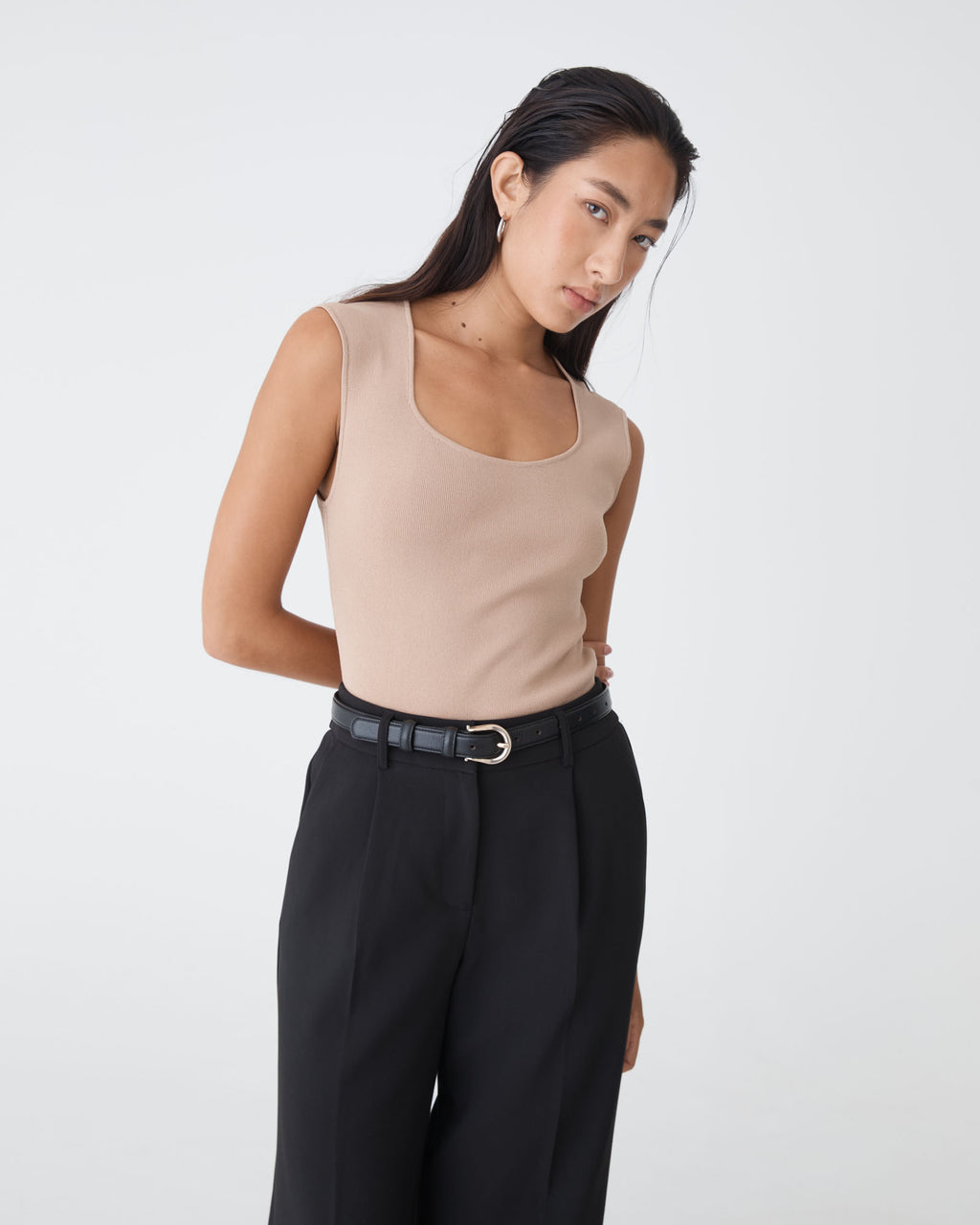 Alma Leather Belt in black — close-up view 2