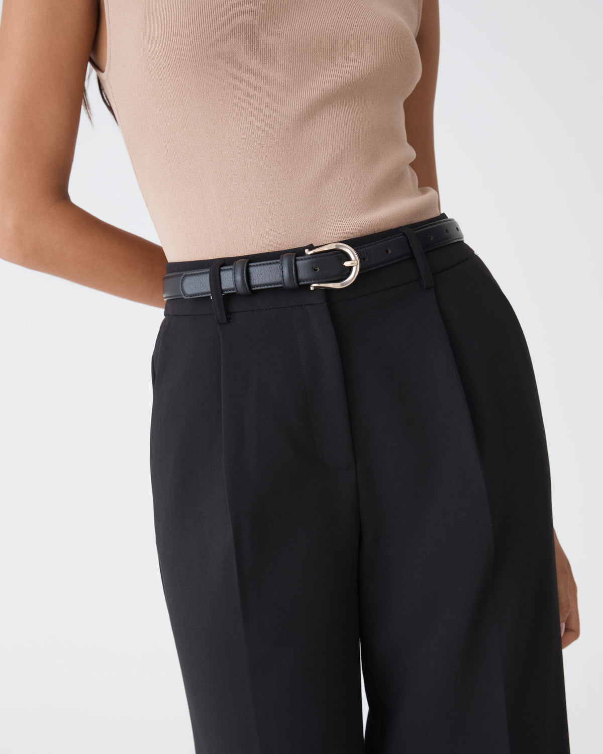 Alma Leather Belt in black — fabric detail 3