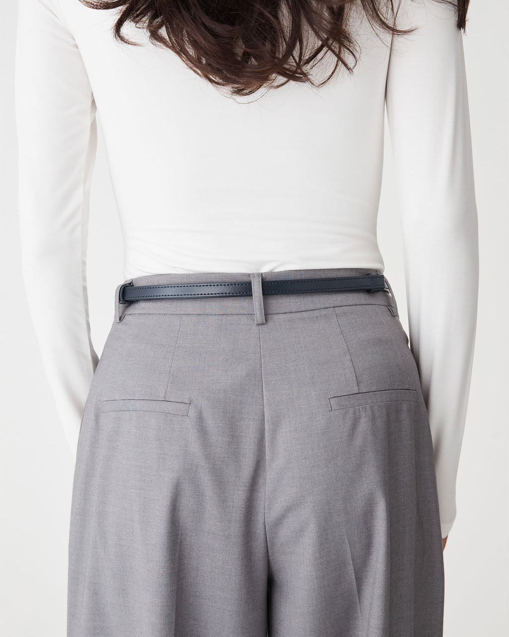 Hennessy Leather Belt in navy silver — back view