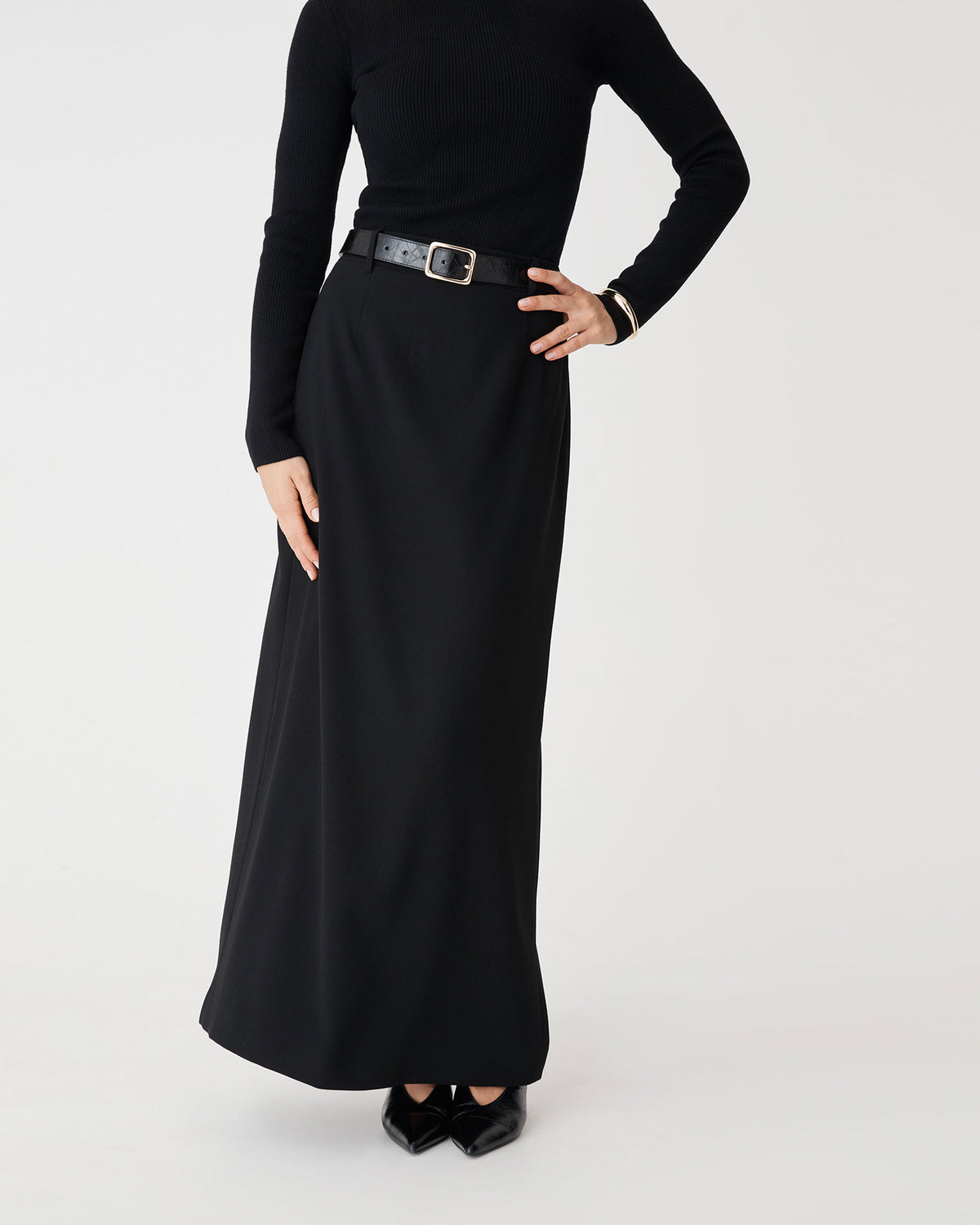 Seville Square Buckle Belt in black — fabric detail 3