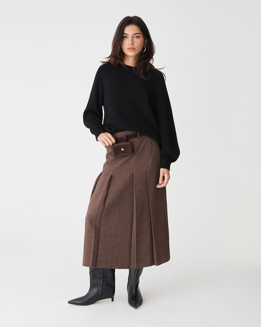 Havanna Pocket Belt in brown — full-length view