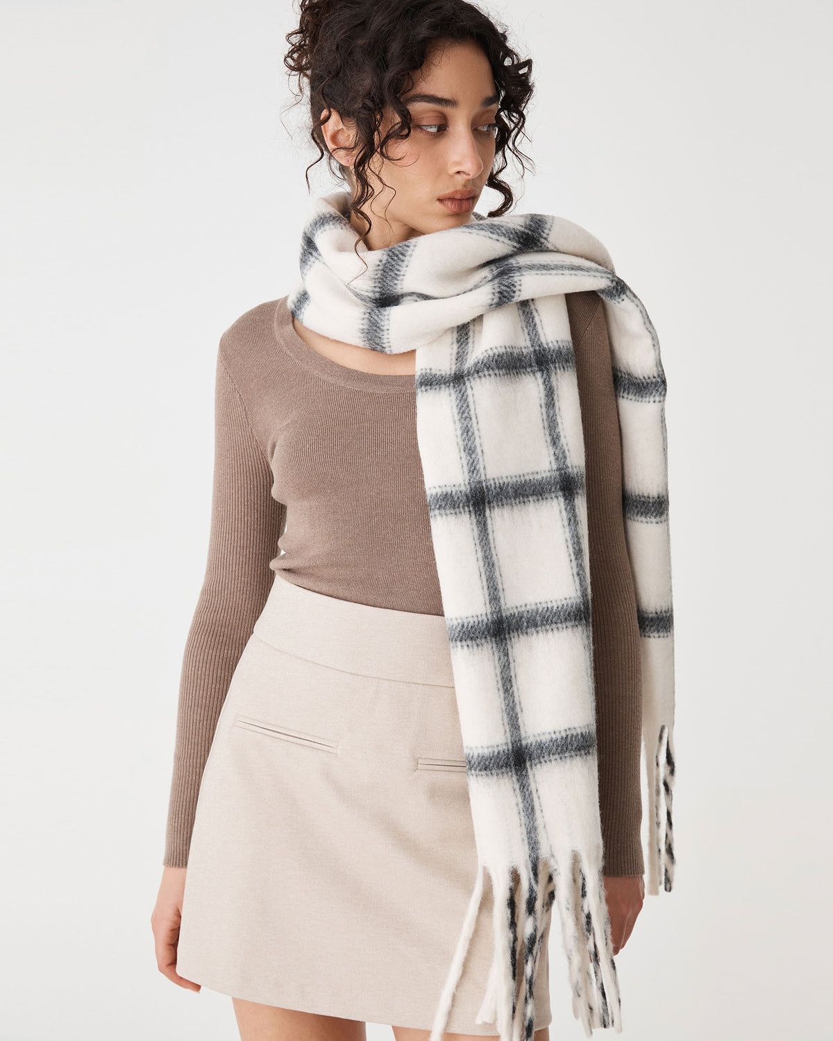 Seville Check Scarf in white black — close-up view
