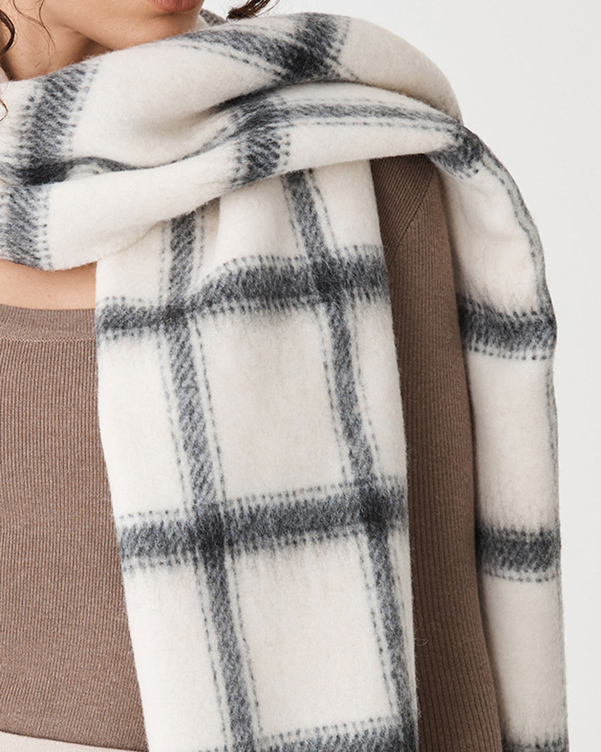 Seville Check Scarf in white black — fabric detail