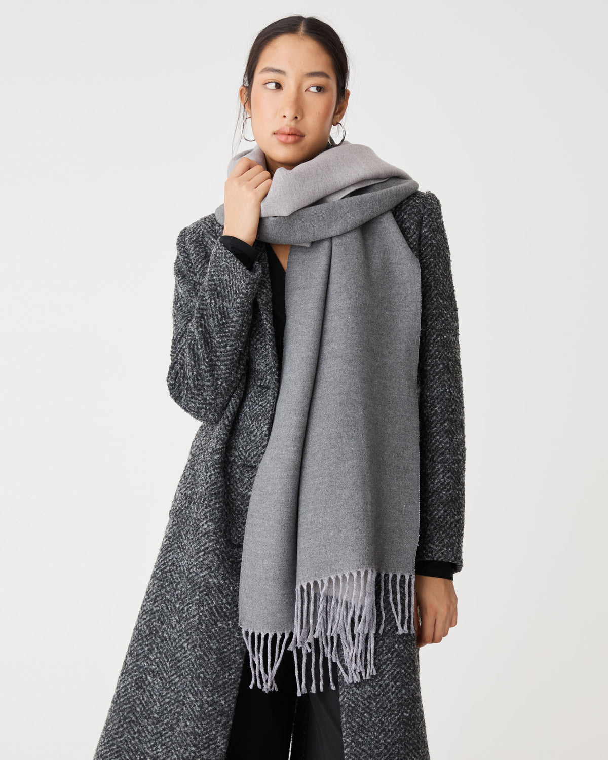 Grace Wool Blend Scarf in dark grey light grey — close-up view