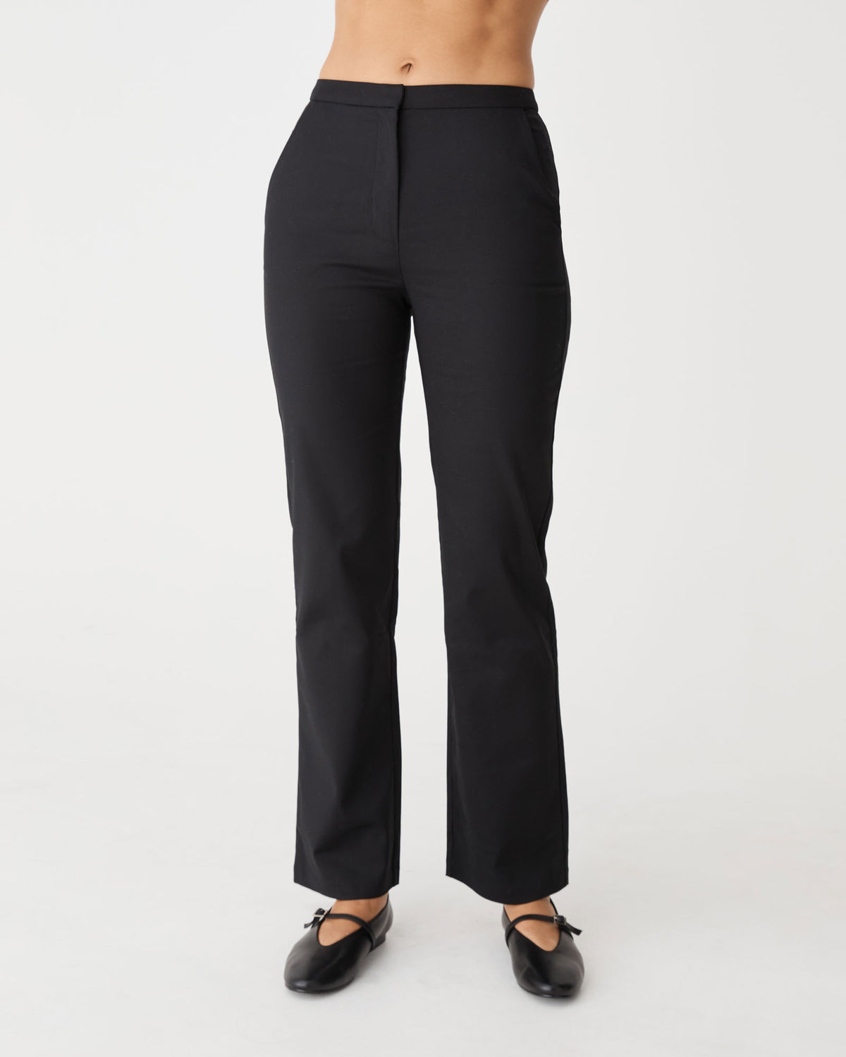 Lauren Straight Pants in black — close-up view