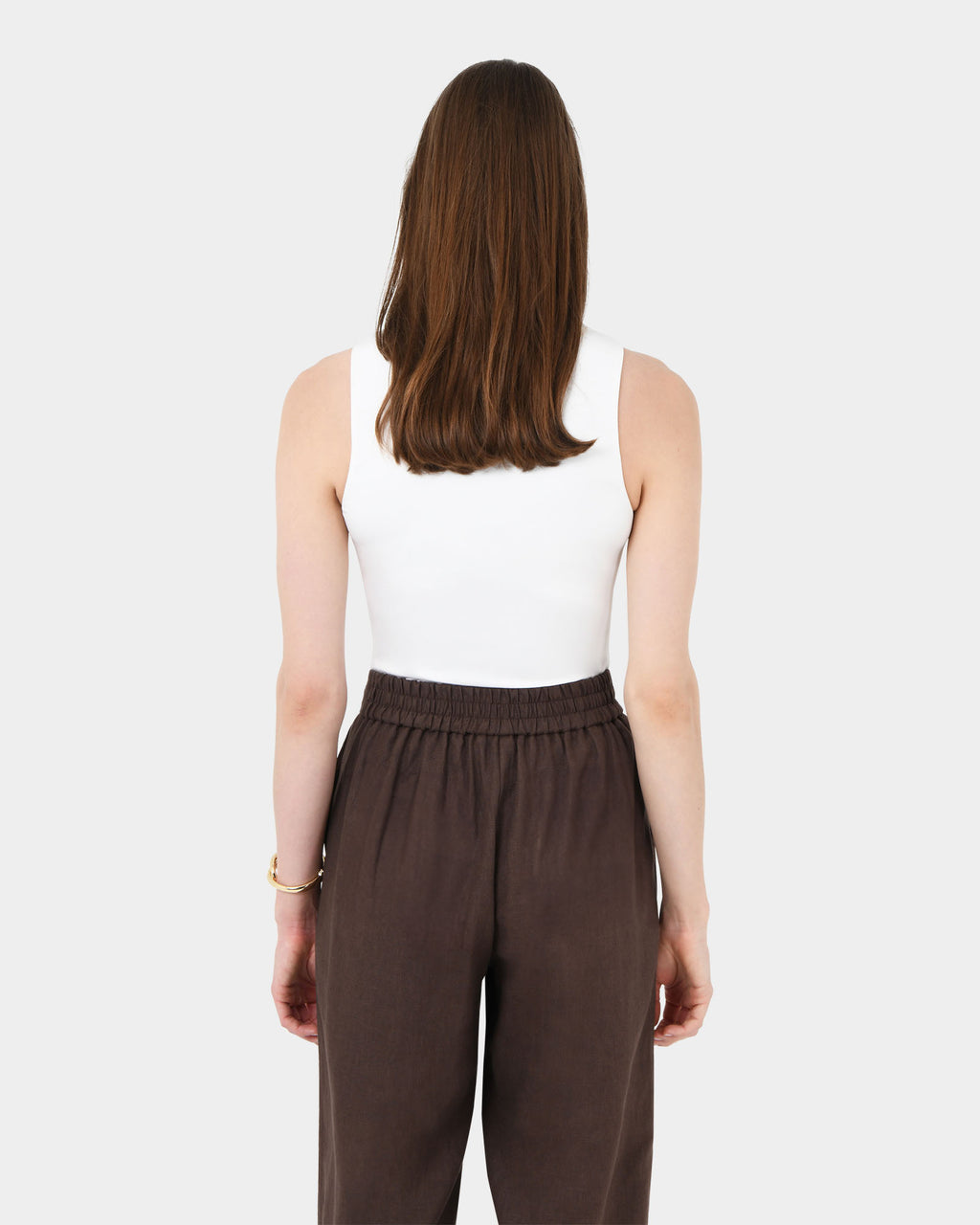 Ami Linen Elastic Back Pants in brown — back view