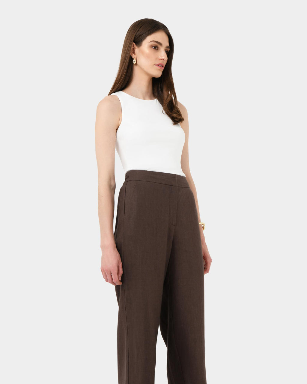 Ami Linen Elastic Back Pants in brown — side view