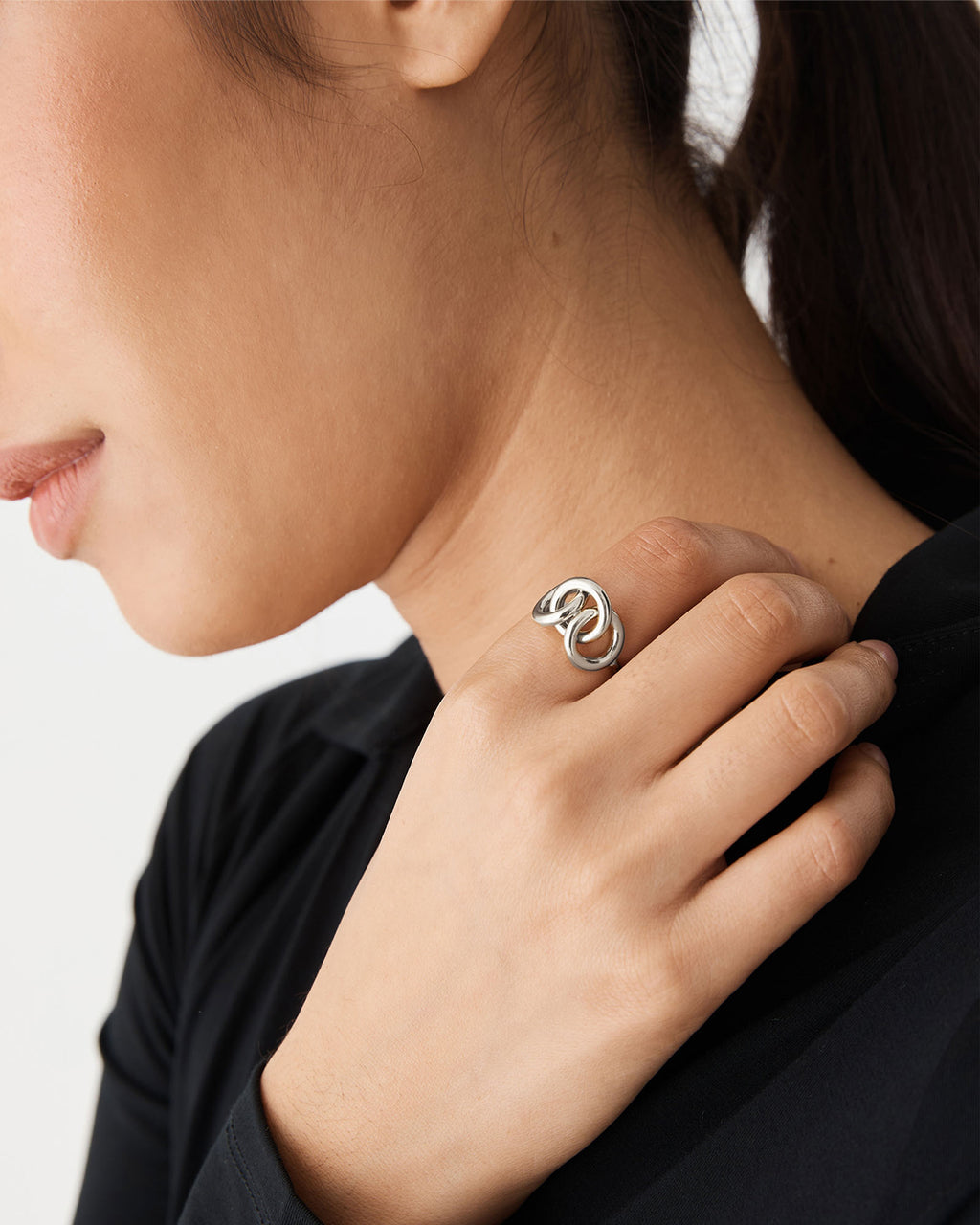 Alma Loop Ring in silver — fabric detail