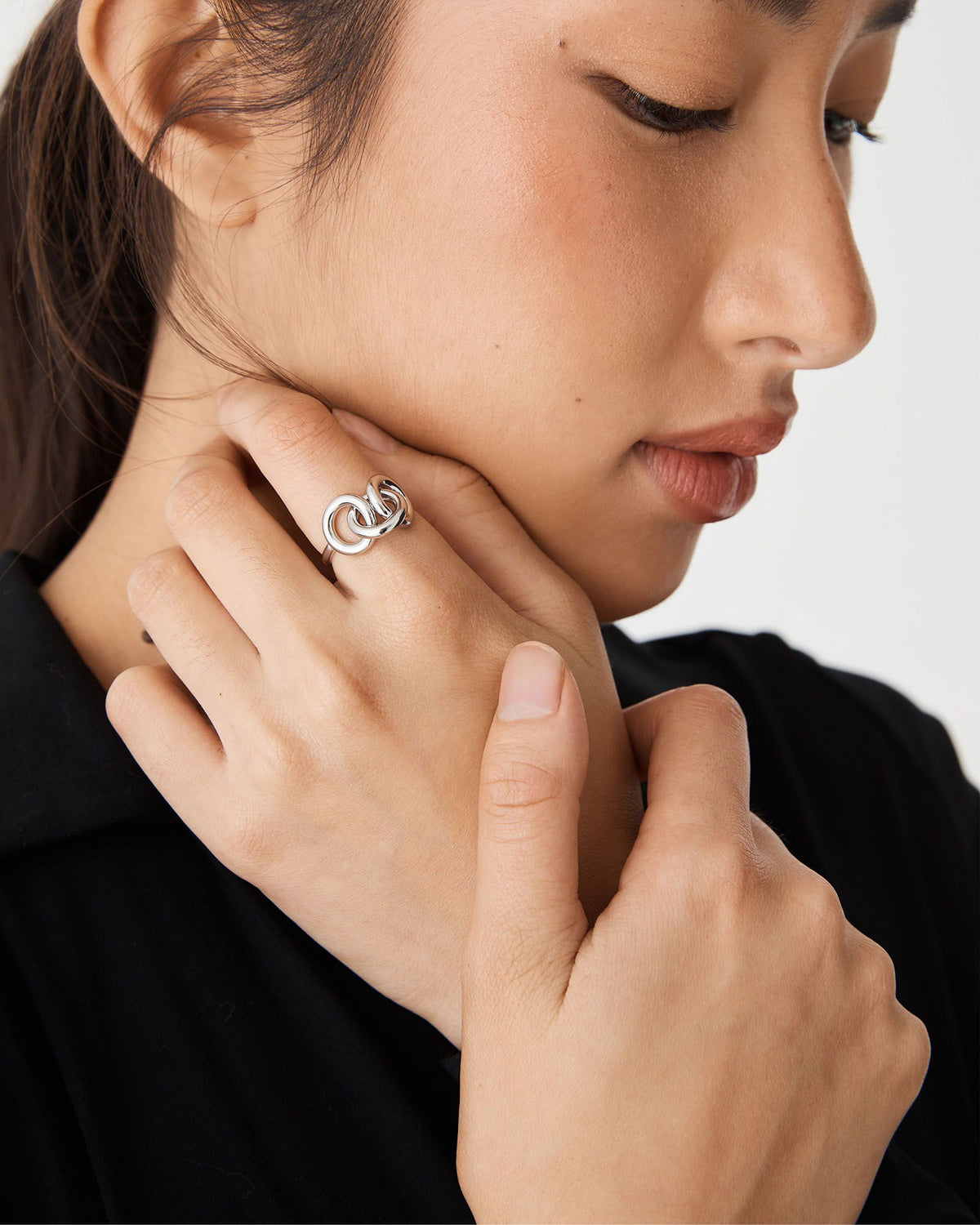 Alma Loop Ring in silver — fabric detail 2