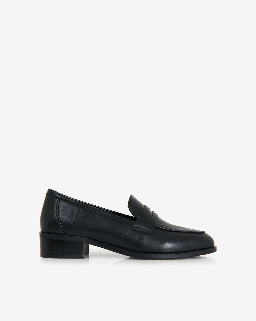 Sienna Classic Loafer in black — view 1