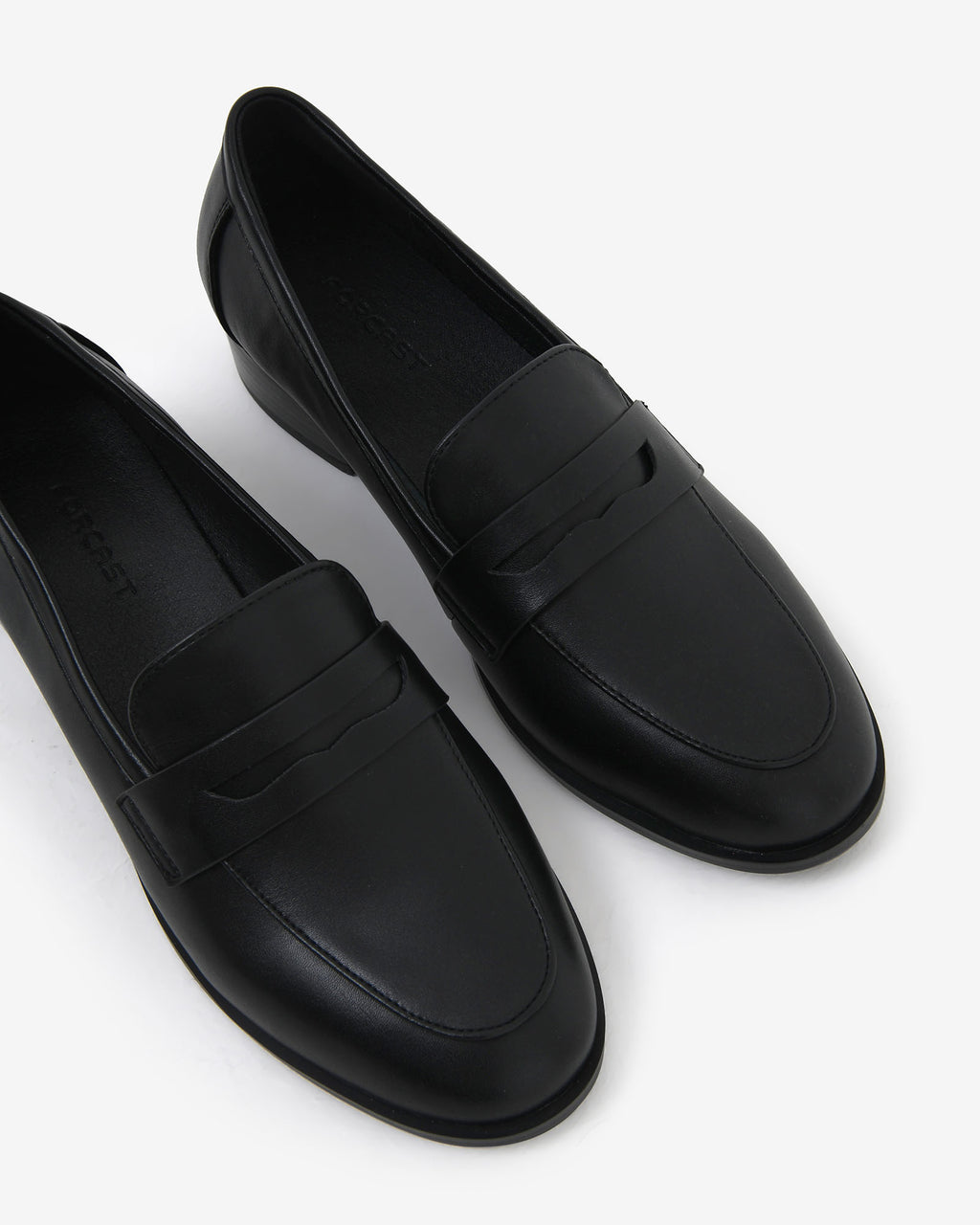Sienna Classic Loafer in black — view 3