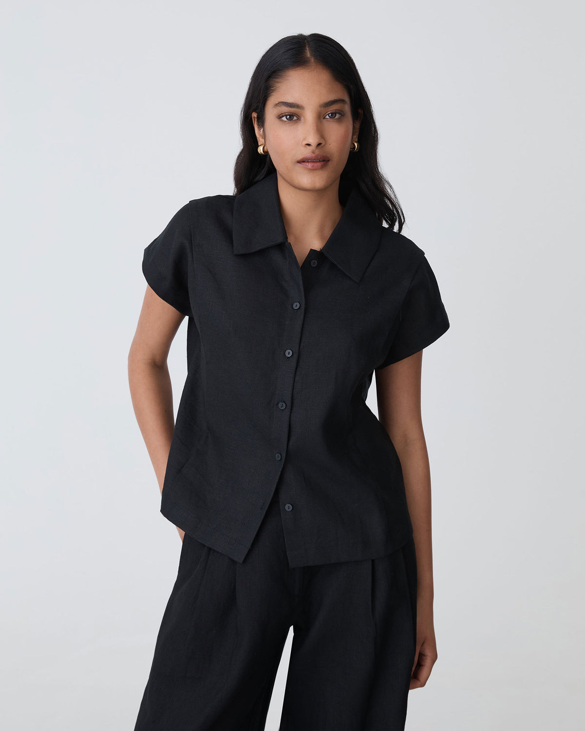 Ami Linen Collar Shirt in black — close-up view
