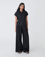 Ami Linen Collar Shirt in black — full-length view