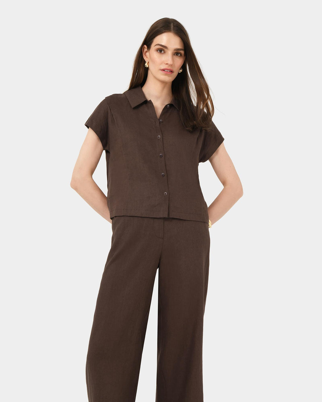 Ami Linen Collar Shirt in brown — close-up view 2